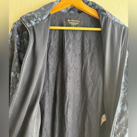 ATHLETA Sightseer Lace Ethereal Bloom Cottage Blue Jacket Size Small P - Picture 7 of 12